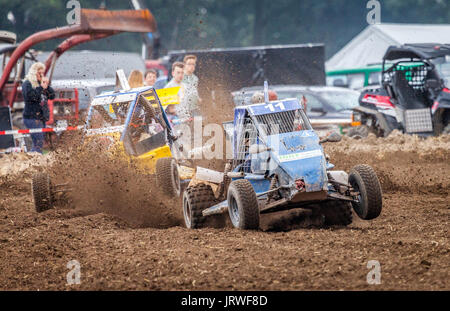 Linsberg/Deutschland - 05. AUGUST 2017: Stockcar Laufwerke auf eine schmutzige Spur Stockcar Challenge. Stockfoto