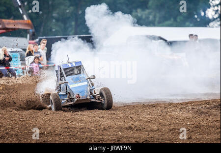 Linsberg/Deutschland - 05. AUGUST 2017: Stockcar Laufwerke auf eine schmutzige Spur Stockcar Challenge. Stockfoto