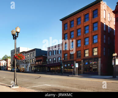 Genf, New York, USA. August 5, 2017. Seneca Street in der Innenstadt von Genf, New York auf einem ruhigen Sommer morgen Stockfoto