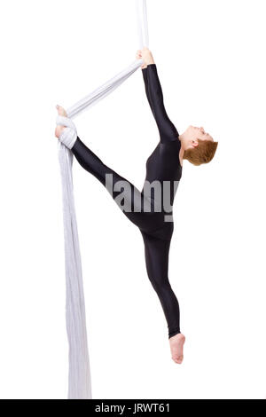 Junge Frau tanzen mit Antenne Seide in schwarz Overalls Stockfoto