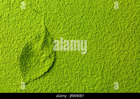 Green Matcha Tee Pulver Hintergrund mit Tea Leaf, Draufsicht von oben Stockfoto