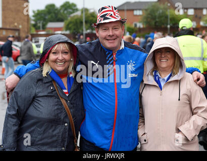 Rangers-Fans vor der Ladbrokes Scottish Premier League match bei Fir Park, Motherwell. Stockfoto