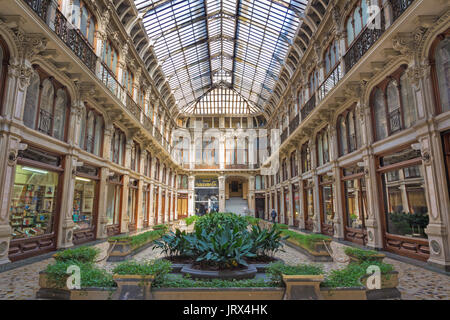 TURIN, Italien, 14. MÄRZ 2017: Die Galleria Subalpina. Stockfoto