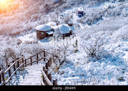 Deogyusan Berge von Schnee im Winter überdacht ist, Südkorea. Stockfoto