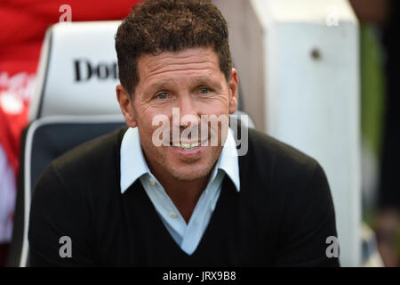 Atletico Madrid Coach Diego Simone beim Vorbereitungsspiel im AMEX Stadium Brighton. Stockfoto