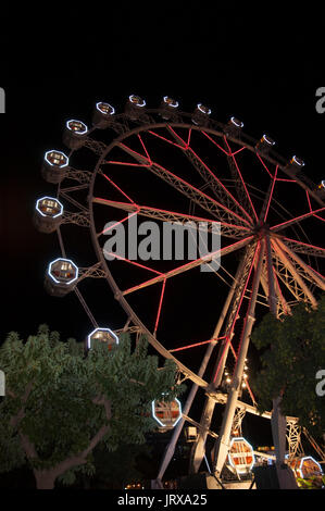 Riesenrad bei Nacht Port Vell Barcelona Spanien Stockfoto