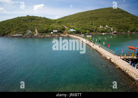 Ho Ca Tri Nguyen Insel und Aquarium, Nha Trang Bay, South China Sea, Nha Trang, Vietnam. Eingang Mieu Island Aquarium eine Party cruise Stop aus Nha Stockfoto