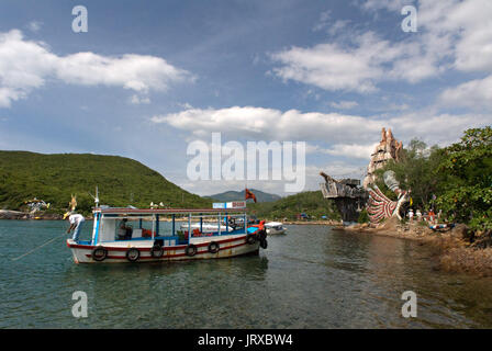 Ho Ca Tri Nguyen Insel und Aquarium, Nha Trang Bay, South China Sea, Nha Trang, Vietnam. Eingang Mieu Island Aquarium eine Party cruise Stop aus Nha Stockfoto