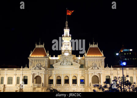 Hotel de Ville, Ho Chi Minh City, Vietnam. HSBC Bank. Ho Chi Minh Statue, People's Committee Gebäude Saigon Vietnam Stockfoto