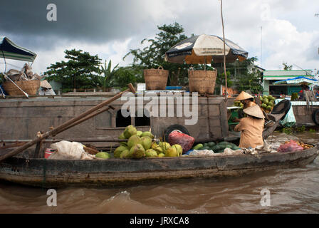 Phong Dien schwimmenden Markt. Mekong-Delta, Vietnam. Der schwimmende Markt von Phong Dien am Fluss Hua in der Mekong-Delta in Vietnam. Stockfoto