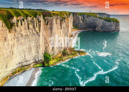 Erstaunlich, felsige Küste und zauberhaften Sonnenuntergang, Etretat, Normandie, Frankreich, Europa Stockfoto