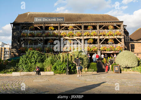 Die berühmten Dickens Inn St. Katharine's Way, Wapping, London E1, UK Stockfoto