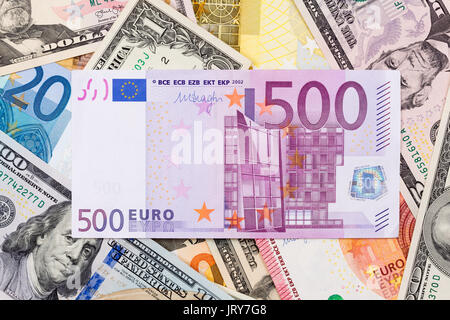 Viele verschiedene Banknoten, verschiedene Währungen. Stockfoto