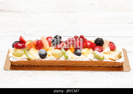 auf einen Teller mit leckeren Obst-Torte Stockfoto