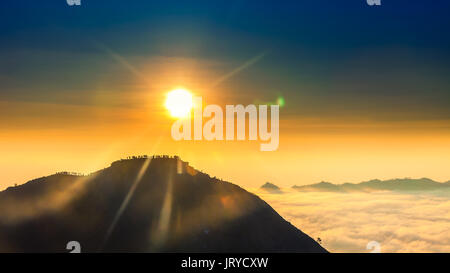Schönen Sonnenaufgang vom Gipfel des Mount Batur - Bali, Indonesien Stockfoto