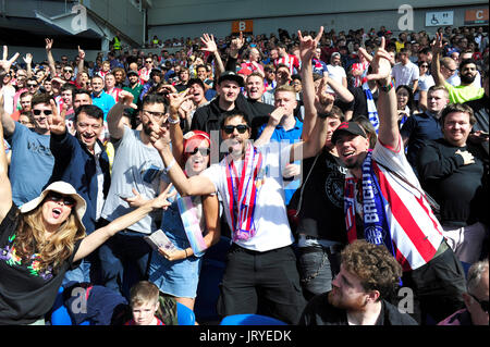 Fans beim Freundschaftsspiel zwischen Brighton und Hove Albion und Atletico Madrid im American Express Community Stadium in Brighton und Hove. August 2017 Stockfoto