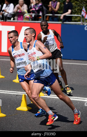 Andrew Davies und Josh Griffiths aus Großbritannien lieferten beim Marathon-Rennen der IAAF-Weltmeisterschaften 2017 in London Stockfoto