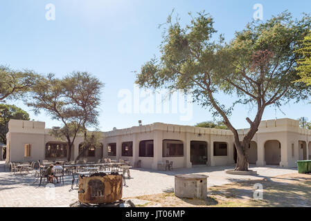 ETOSHA NATIONAL PARK, NAMIBIA - Juni 21, 2017: ein Restaurant in der Namutoni Restcamp im Etosha National Park, Namibia Stockfoto