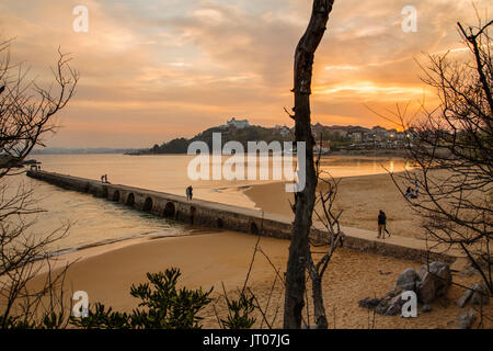 La Magdalena Strand bei Sonnenuntergang, Santander. Kantabrischen Meer. Kantabrien, Spanien. Europa Stockfoto