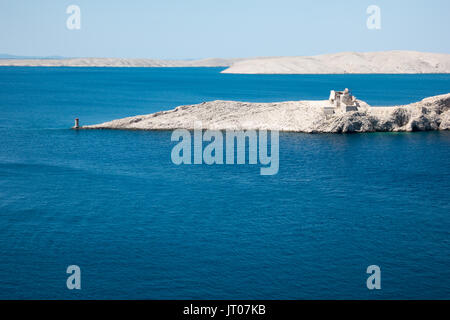 Die Ruinen der alten Festung Fortica auf der Insel Pag, Kroatien. Das Fort diente den Handel und die Schiffe, die in den mittelalterlichen Zeiten zu verteidigen. Stockfoto