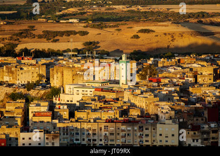 Sonnenuntergang, Panoramablick auf die Medina von Fes, Fes el Bali. Marokko, Maghreb Nordafrika Stockfoto