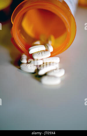 Zoloft 100 mg, Sertralin, wird vorgeschrieben, um Depression, Zwangsstörungen, Panikattacken, Angststörungen, posttraumatischen Stockfoto