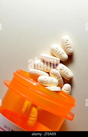 Zoloft 100 mg, Sertralin, wird vorgeschrieben, um Depression, Zwangsstörungen, Panikattacken, Angststörungen, posttraumatischen Stockfoto