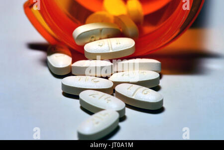 Zoloft 100 mg, Sertralin, wird vorgeschrieben, um Depression, Zwangsstörungen, Panikattacken, Angststörungen, posttraumatischen Stockfoto