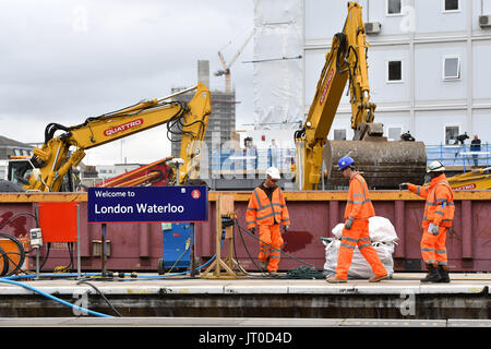 Technische arbeiten weiterhin an der Waterloo Station in London in eine Generalüberholung der Reise-Hub. Stockfoto