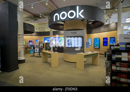 Die Nook Abschnitt am Barnes & Noble auf der East 17th Street in New York City. Stockfoto