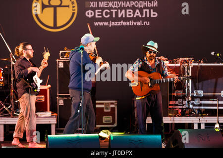 Kaliningrad, Russland, 06. August 2017: Konzert der Django Lassi auf der XII International Music Festival Kaliningrad Jazz Stockfoto