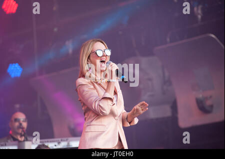 Verändert die Bilder 'Clare Grogan spielt Zurückspulen North Festival, Arley Hall, Cheshire 05 August, 2017. Stockfoto