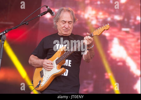 Die Trevor Horn Band mit Special guest Pepe play Rewind North Festival, Arley Hall, Cheshire 05 August, 2017. Stockfoto