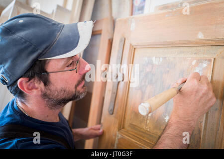 Tischler in der Schreinerei Stockfoto