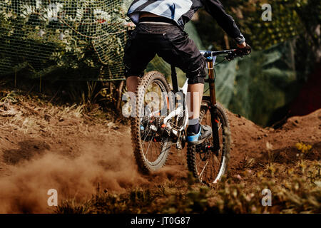 Zurück man rider Mountainbike Downhill Stockfoto