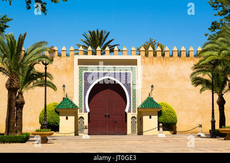 Dar El Makhzen Royal Palace von Place des Alaouiten, moderne Stadt von Fes, Fes el Bali. Marokko, Maghreb Nordafrika Stockfoto