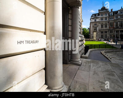 HM Treasury Office in Horse Guards Road, Westminster, London, Großbritannien. Das Finanzministerium steuert und koordiniert die britische Regierung die Ausgaben Stockfoto