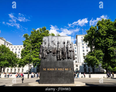 Denkmal für die Frauen des Zweiten Weltkriegs ist eine britische National War Memorial auf Whitehall in London. Bildhauer war John Mills. Im Jahr 2005 gewidmet. Stockfoto