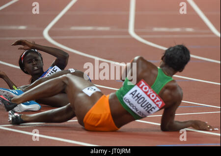 London, UK. 6. August 2017. Tori BOWIE, USA, und Murielle AHOURÉ, Cote verschlingen, COTE d ' Ivoire nach 100-Meter-Finale in London am 6. August 2017 an die IAAF World Championships Athletics 2017. Stockfoto