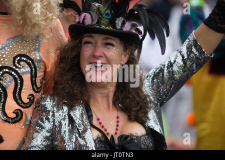 Siddington, Cheshire, UK. 6. August 2017. Das Publikum im Rücklauf North Festival in der Capesthorne Hall in der Nähe von Macclesfield. Stockfoto