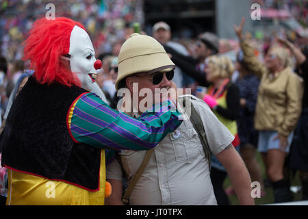 Siddington, Cheshire, UK. 6. August 2017. Das Publikum im Rücklauf North Festival in der Capesthorne Hall in der Nähe von Macclesfield. Stockfoto