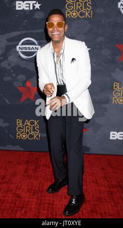 Newark, NJ, USA. 5. August 2017. Maxwell im Ankunftsbereich für BET Black Girls Rock! 2017, NJPAC, Newark, NJ 5. August 2017. Bildnachweis: RCF/Everett Collection/Alamy Live-Nachrichten Stockfoto