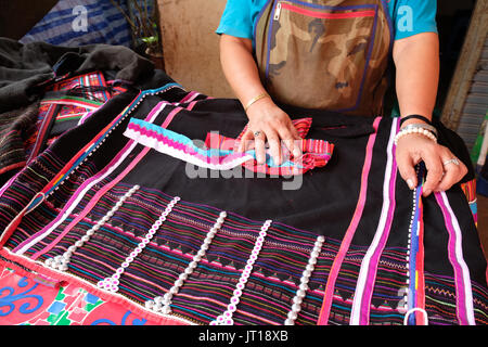 Die Hill Tribe Kleidung, Doi Mae Salong Dorf oder Santikhiri, in der Nähe von Chiang Rai, Thailand Stockfoto