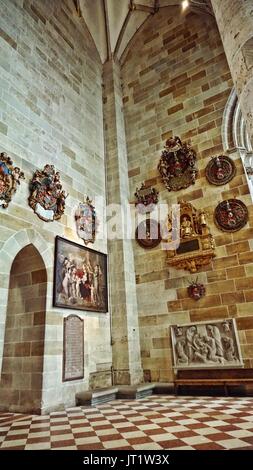 Dekorative Elemente im Ulmer Münster oder Ulmer Münster in Ulm, Deutschland Stockfoto