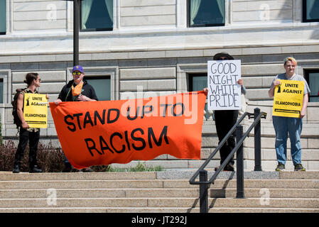 St. Paul, Minnesota. State Capitol. Pro Scharia Demonstranten counterprotesting eine Rallye, die im Capitol Die critizes Scharia ist. Stockfoto