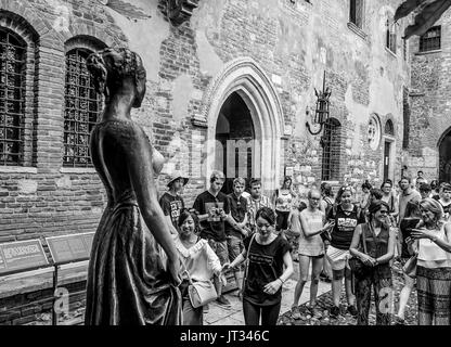 Statue der Julia in Verona - Casa di Giulietta - Verona, Italien - 30. Juni 2016 Stockfoto