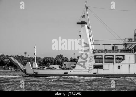 ACTV Fähren in Venedig - Venedig, Italien, 30. Juni 2016 Stockfoto