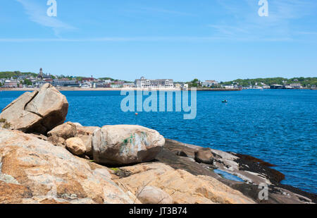 Gloucester waterfront gesehen vom felsigen der Stufe. Stufe Fort Park, Gloucester Hafen, Cape Ann, Massachusetts Stockfoto