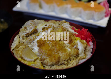 Japanisches Essen Katsudon mit Ingwer Stockfoto