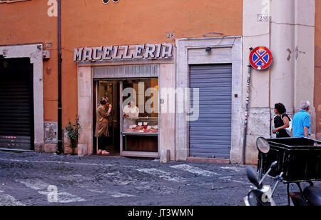 Rom, Italien, Juli 2017 - Traditionelle Metzger in Centro Storico Bezirk Stockfoto